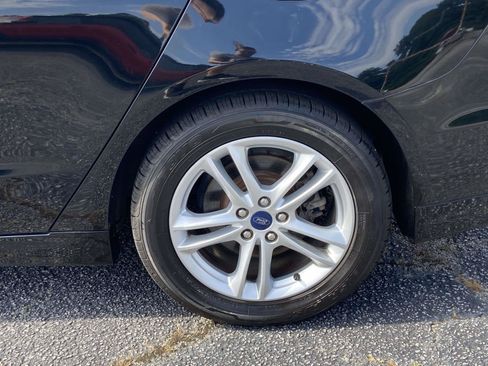 Used 2018 Ford Fusion SE w/ Fusion SE Technology Package FWD image 9