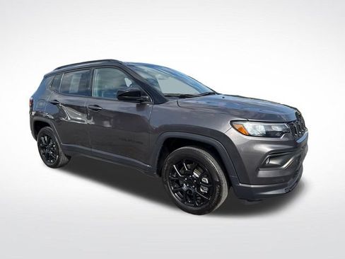 Used 2023 Jeep Compass Latitude w/ Sun and Sound Group AWD/4WD image 8
