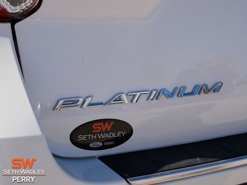 Certified 2020 Ford Explorer Platinum w/ Premium Technology Package image 11