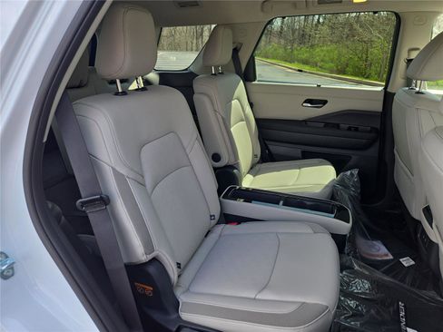 New 2026 Nissan Pathfinder SL w/ SL Premium Package AWD/4WD image 14
