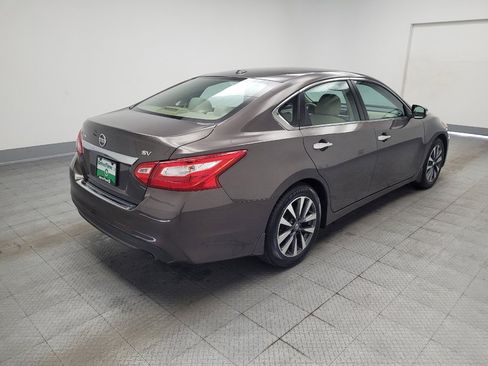 Used 2017 Nissan Altima 2.5 SV w/ Convenience Package FWD image 9