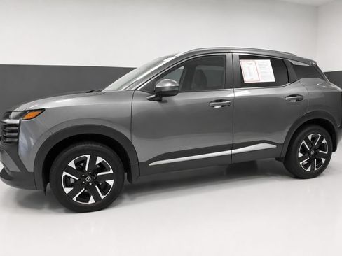 Used 2025 Nissan Kicks SV w/ SV Premium Package AWD/4WD image 2