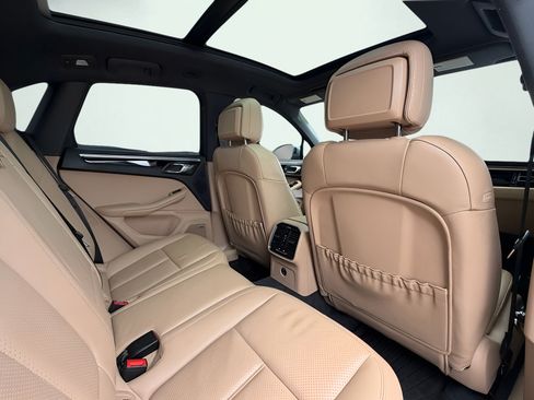Used 2022 Porsche Macan AWD/4WD image 27