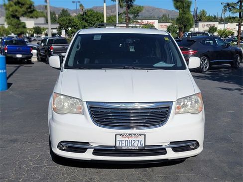 Used 2014 Chrysler Town & Country Touring image 2