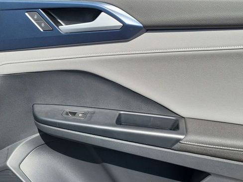 New 2024 Volkswagen Taos SE image 18