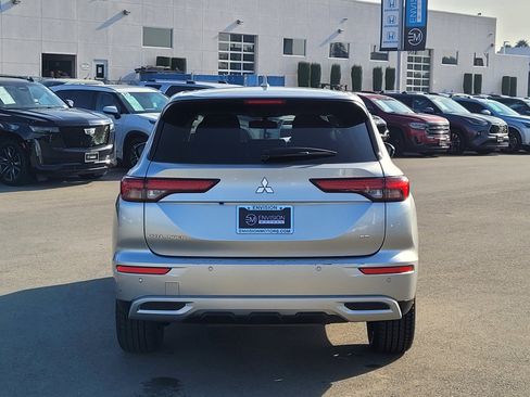 Used 2024 Mitsubishi Outlander SE image 6
