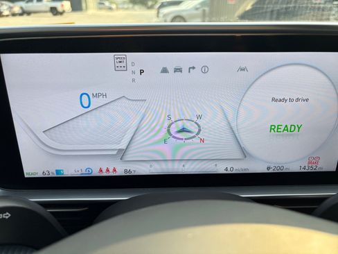 Used 2025 Hyundai Ioniq 6 SE RWD image 17