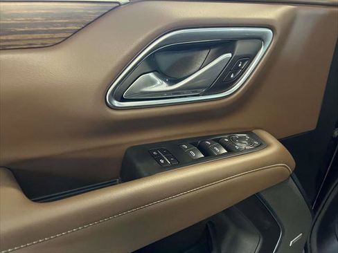 Used 2024 Chevrolet Suburban High Country image 16