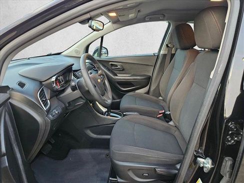 Used 2022 Chevrolet Trax LS w/ Tint and Cruise Package AWD/4WD image 14