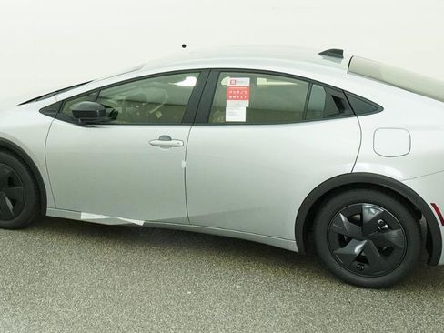 New 2026 Toyota Prius LE FWD image 7