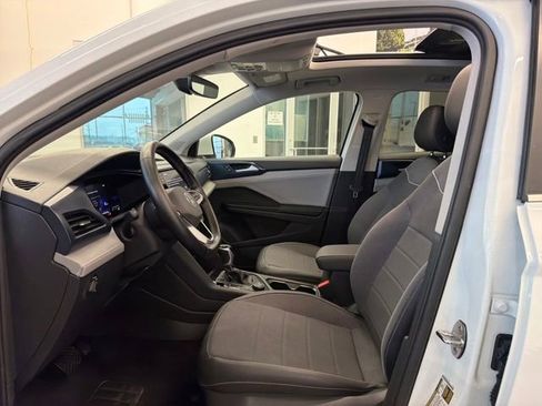 Used 2024 Volkswagen Taos SE image 20