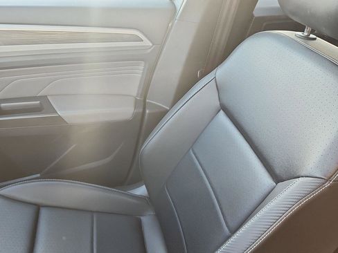 Used 2023 Volkswagen Atlas Cross Sport SE image 19