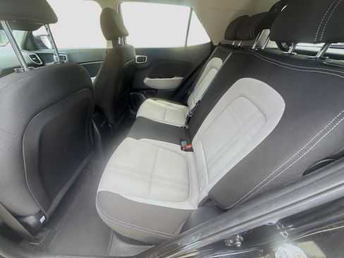 Used 2022 Hyundai Venue SEL FWD image 20