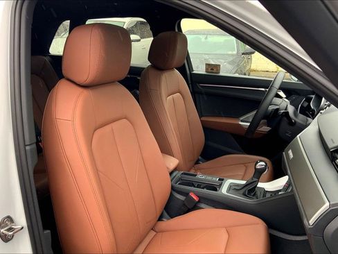 Certified 2024 Audi Q3 2.0T Premium Plus image 9