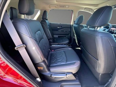 New 2026 Nissan Pathfinder Platinum AWD/4WD image 10