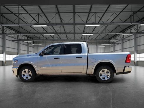 Used 2025 RAM 1500 Big Horn AWD/4WD image 2