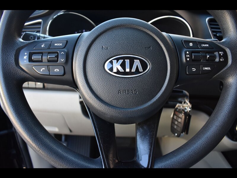 Used 2019 Kia Sedona LX FWD image 14