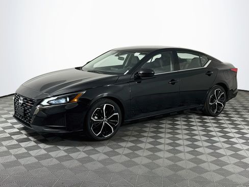 Used 2024 Nissan Altima 2.5 SR FWD image 4