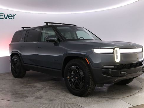Used 2025 Rivian R1S Adventure image 13