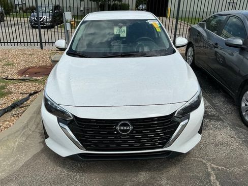 Used 2025 Nissan Sentra S FWD image 2