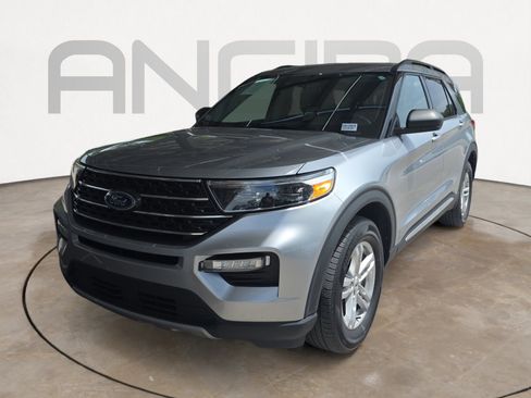 Used 2023 Ford Explorer XLT w/ Equipment Group 202A AWD/4WD image 3