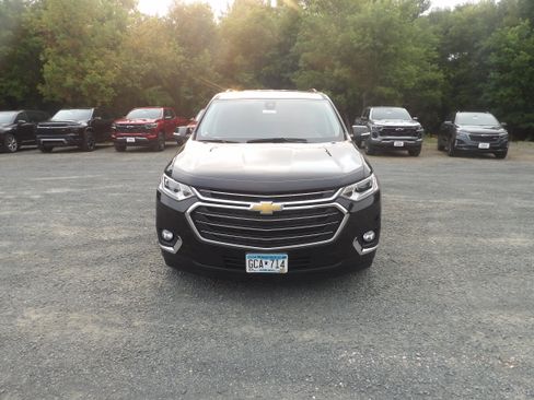 Used 2021 Chevrolet Traverse LT AWD/4WD image 2