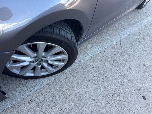 Used 2018 Toyota Camry LE FWD image 3