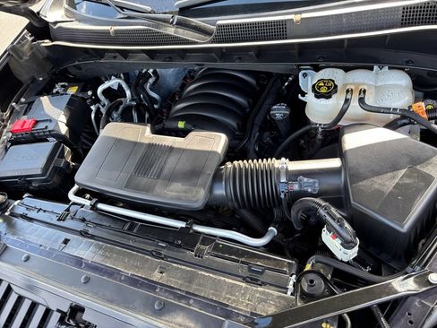 Used 2023 Chevrolet Silverado 1500 LT AWD/4WD image 31