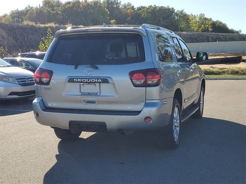 Used 2020 Toyota Sequoia Platinum image 3