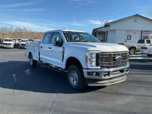 New 2026 Ford F250 XL w/ XL Chrome Package image 3