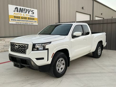 Used 2024 Nissan Frontier SV RWD image 4