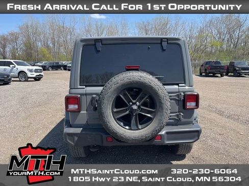 Used 2022 Jeep Wrangler Unlimited Sahara AWD/4WD image 10