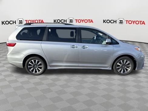 Used 2018 Toyota Sienna XLE image 8
