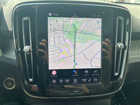 Certified 2025 Volvo XC40 B5 Plus AWD/4WD image 22