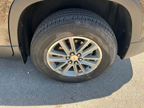 Used 2023 Chevrolet Traverse LT AWD/4WD image 15