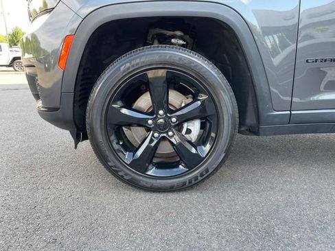 Used 2023 Jeep Grand Cherokee L Laredo AWD/4WD image 34