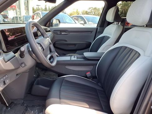 Certified 2026 Kia EV9 GT-Line AWD/4WD image 7