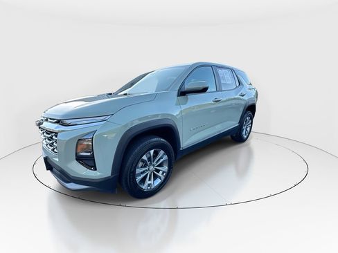 Used 2026 Chevrolet Equinox LT FWD image 4
