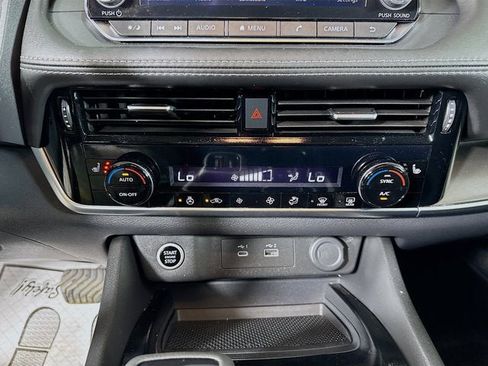 Used 2023 Nissan Rogue SV w/ SV Premium Package image 17