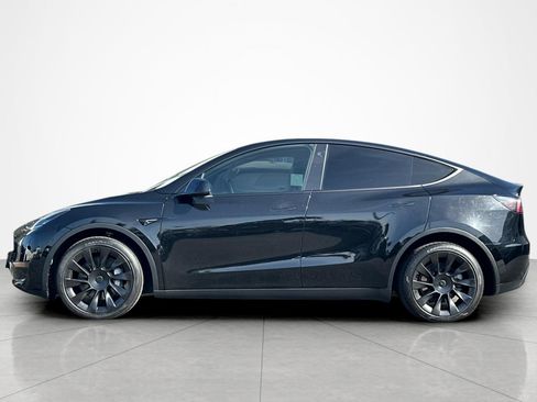Used 2023 Tesla Model Y Long Range AWD/4WD image 2