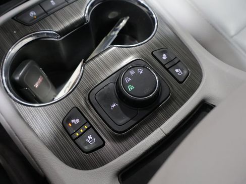 Used 2023 GMC Acadia SLT w/ Technology Package image 33