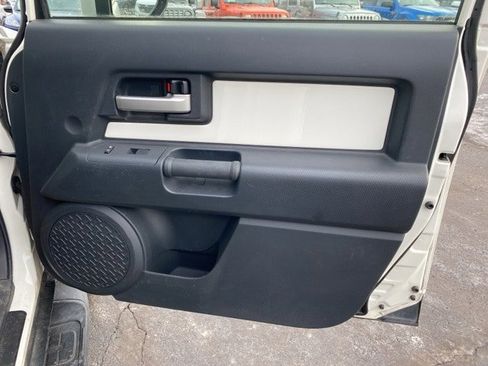 Used 2014 Toyota FJ Cruiser 4WD image 41