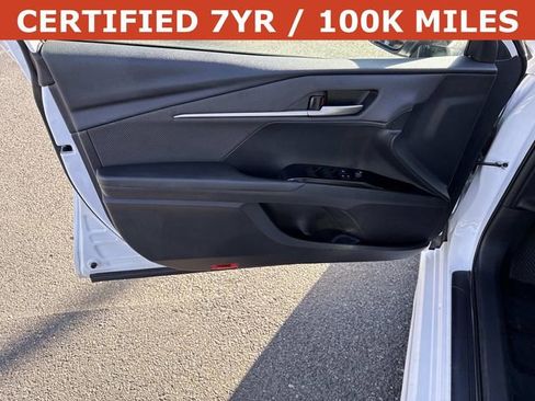 Used 2025 Toyota Camry SE image 13