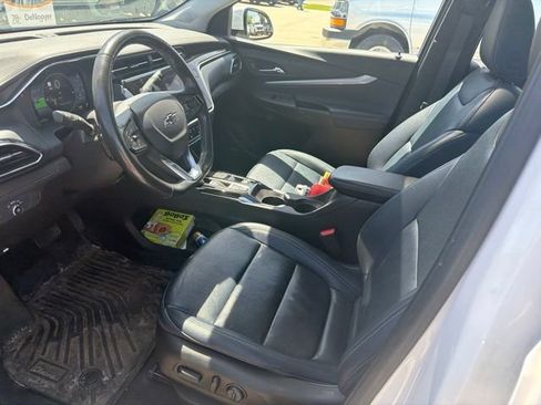 Used 2022 Chevrolet Bolt EUV Premier w/ Sun & Sound Package FWD image 9