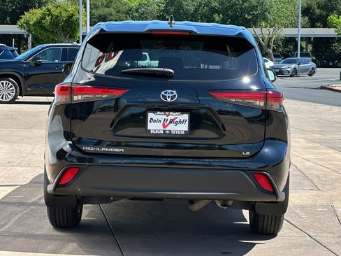 Used 2023 Toyota Highlander LE FWD image 5