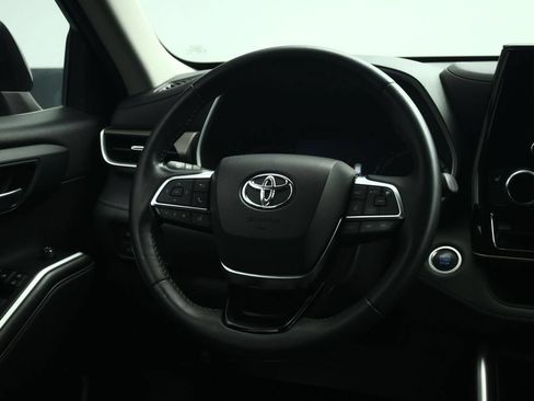 Used 2021 Toyota Highlander XLE AWD/4WD image 40