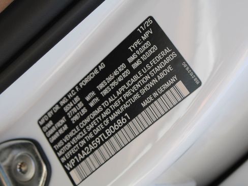 New 2026 Porsche Macan image 29