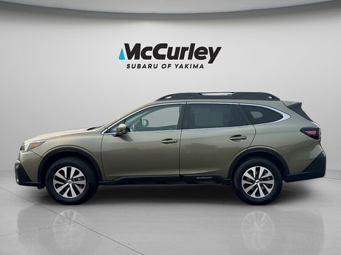 Used 2022 Subaru Outback Premium AWD/4WD image 3