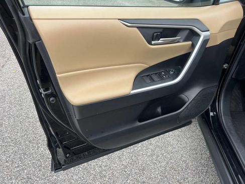 Used 2021 Toyota RAV4 XLE image 10