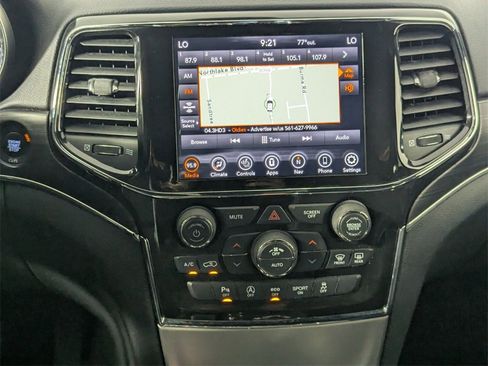 Used 2021 Jeep Grand Cherokee Limited w/ Luxury Group II image 18